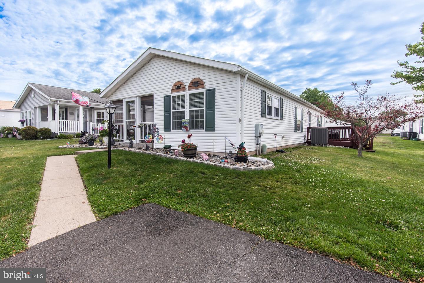 97 Acorn Court E