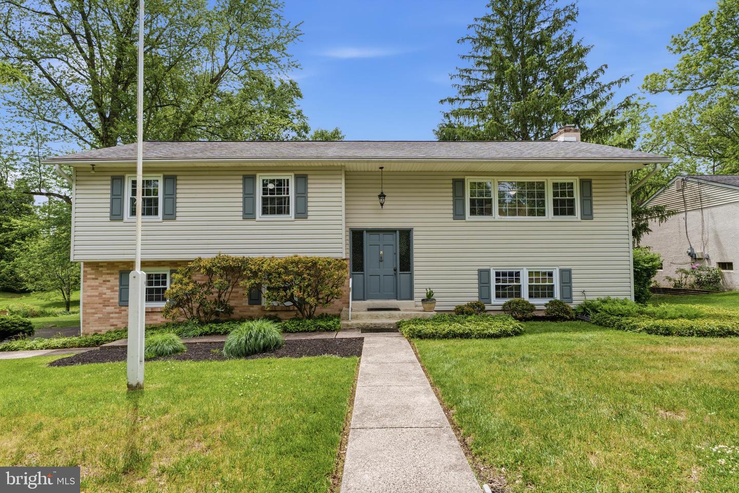 1198 Strathmann Drive, Southampton