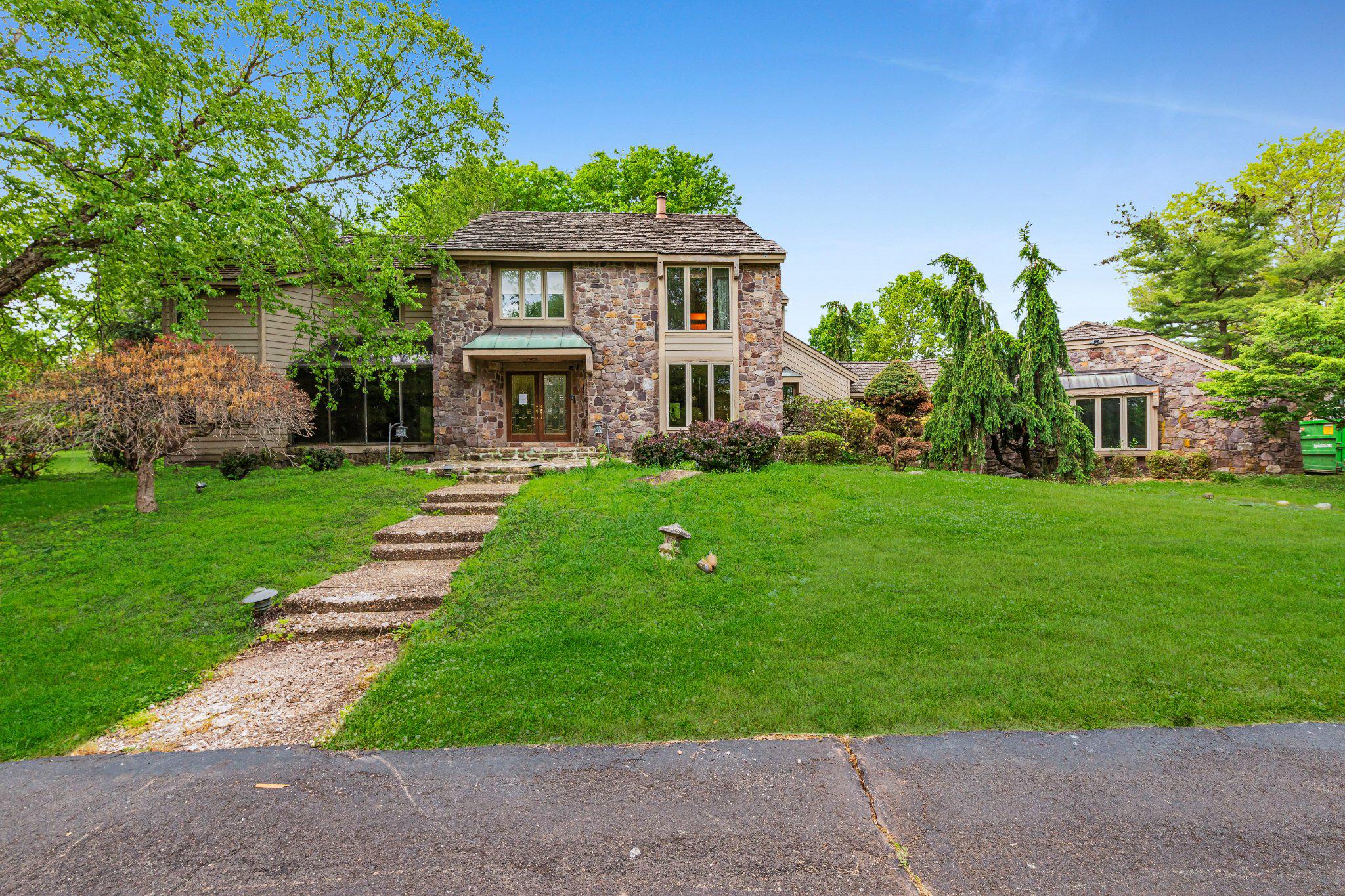 2 Three Ponds Lane