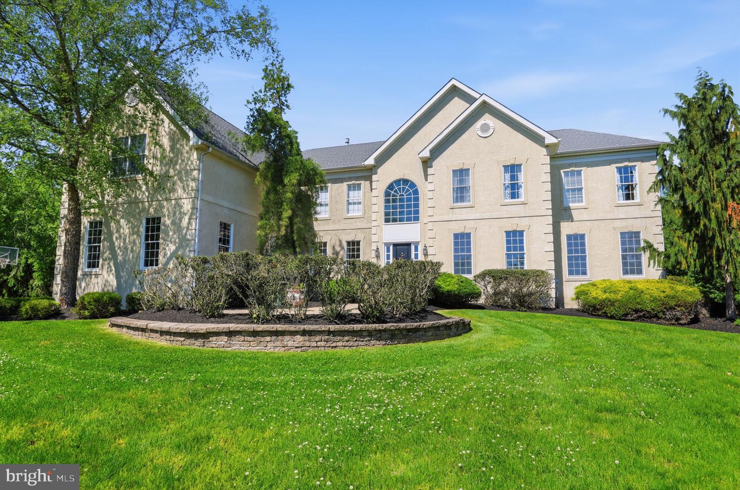 2 Rossiter Cir