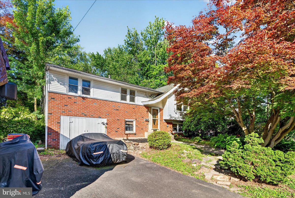 1404 Hampton Lane, Warminster
