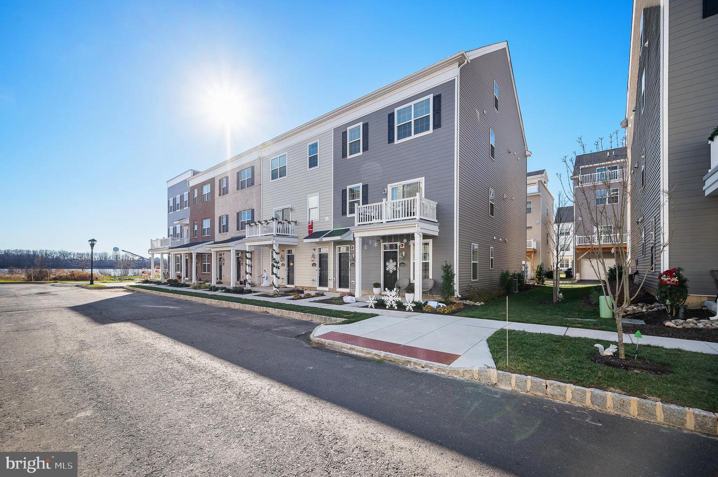 104 B King St