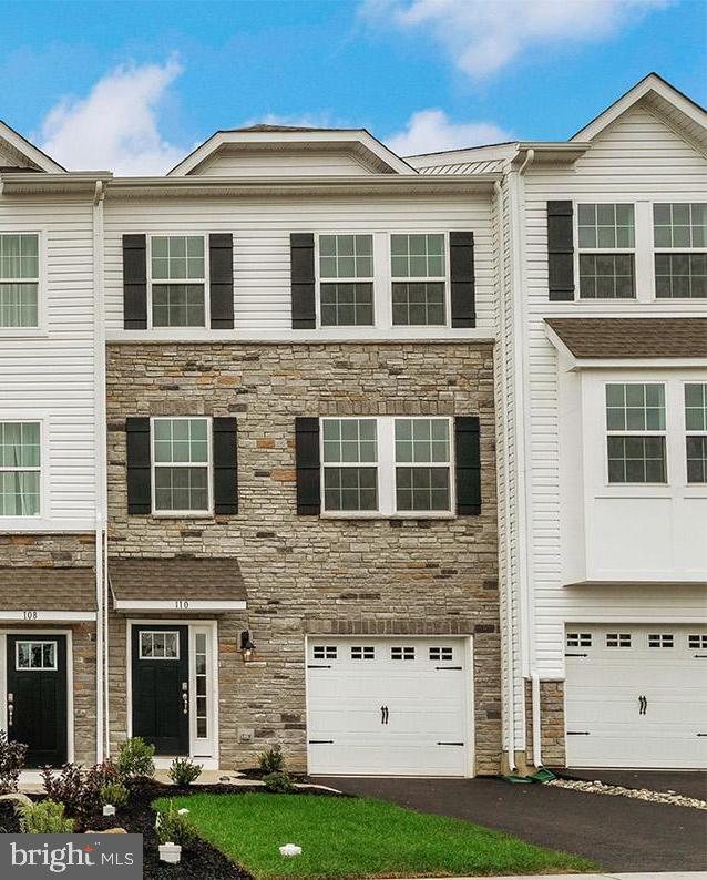 307 Lantern Court