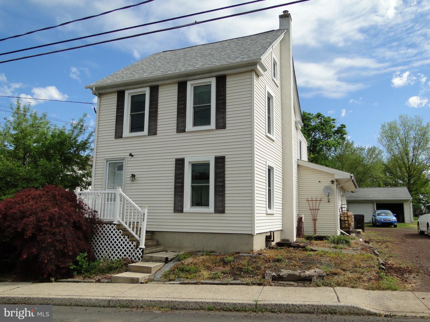 817 Blooming Glen Road