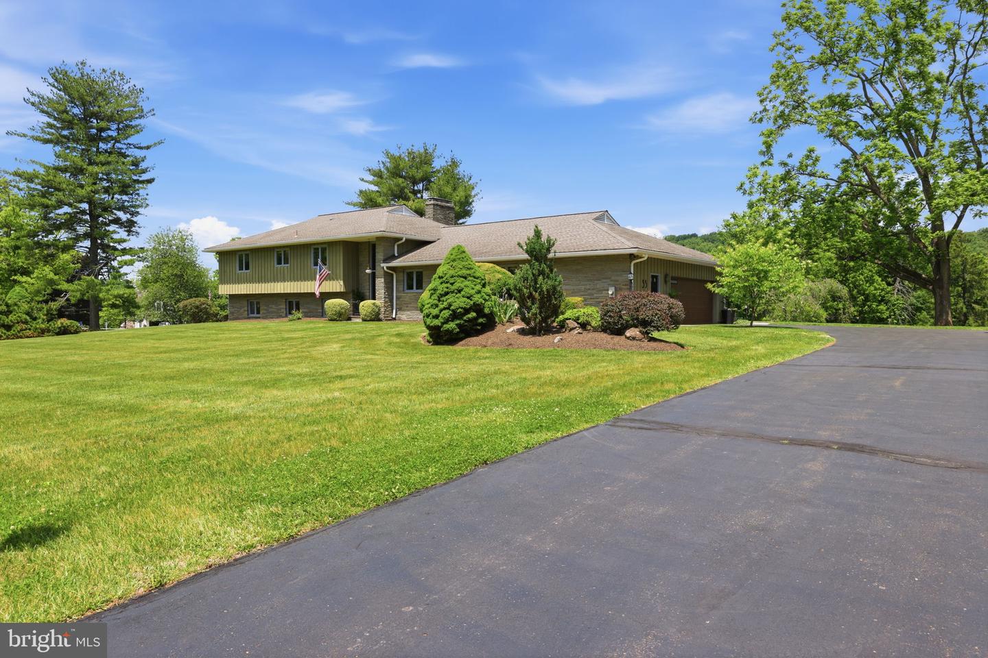 33 Woodhill Road