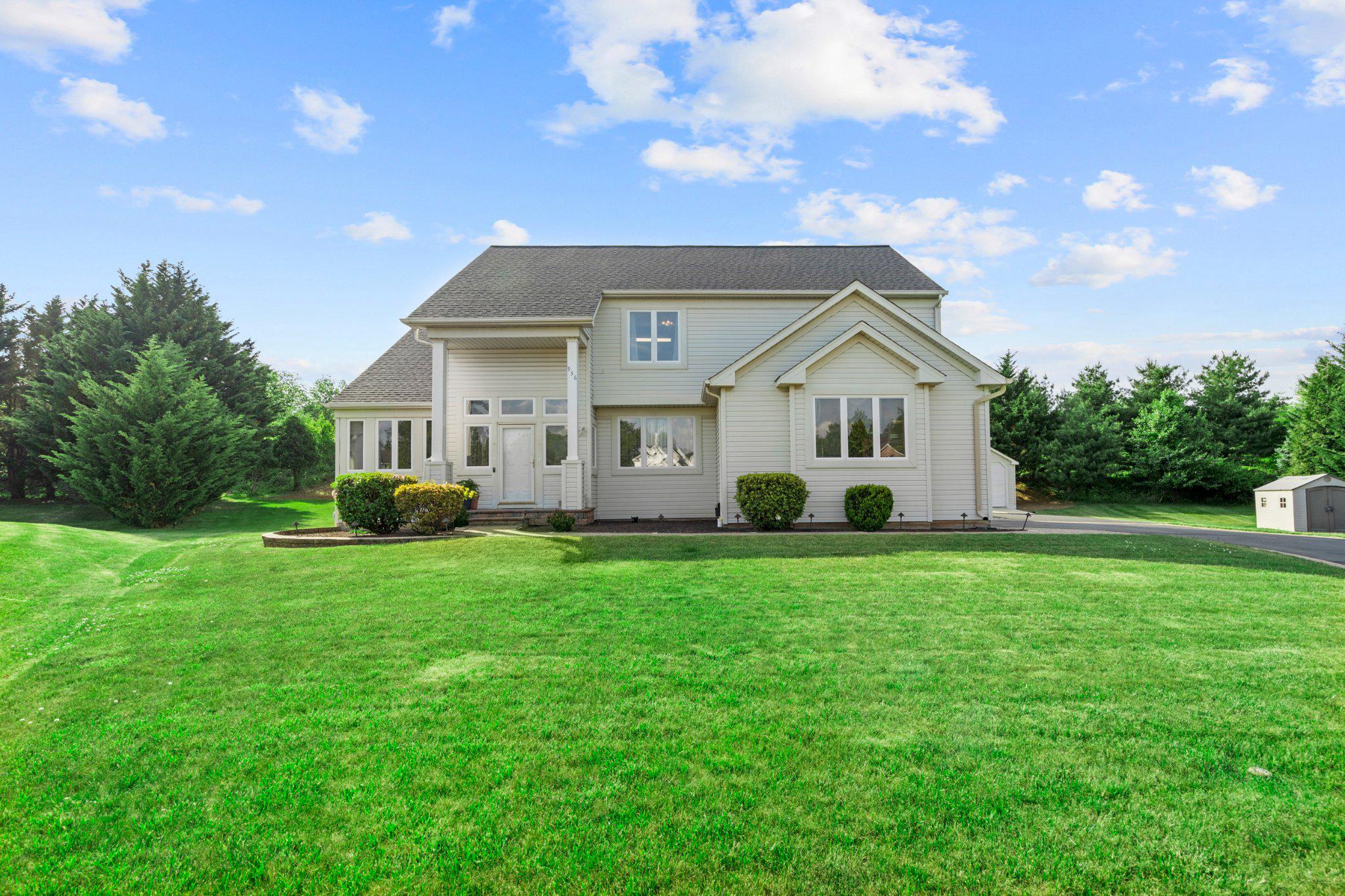 936 Longwood Court