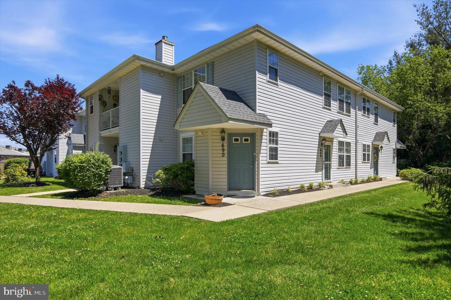690 Jakob Place
