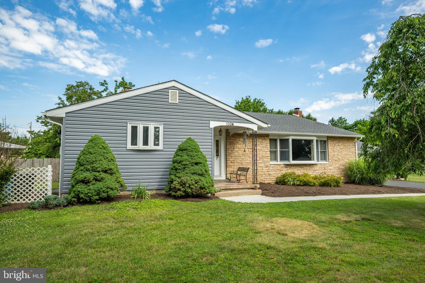 1104 Gloria Lane