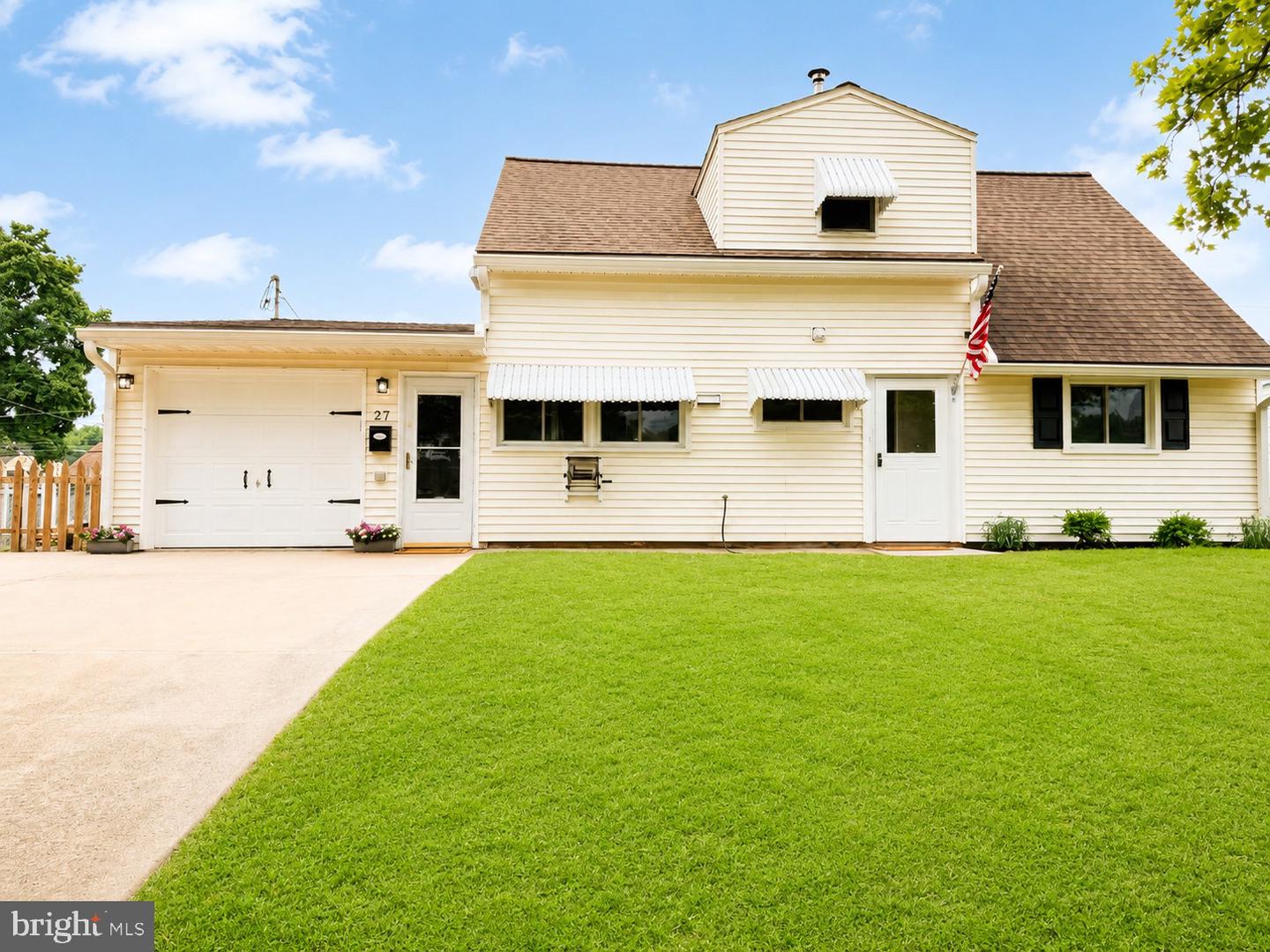 27 River Lane