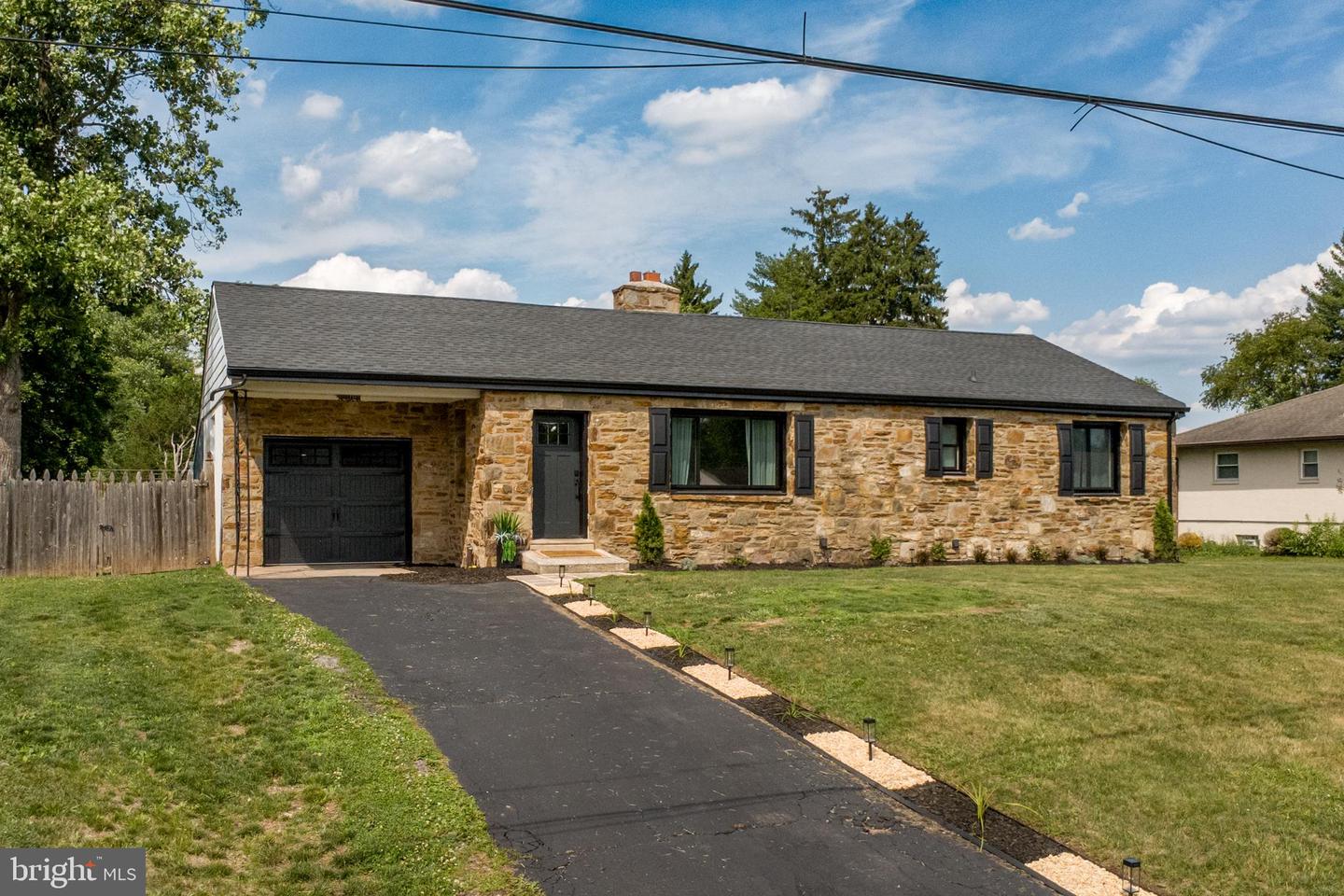 123 Holly Road
