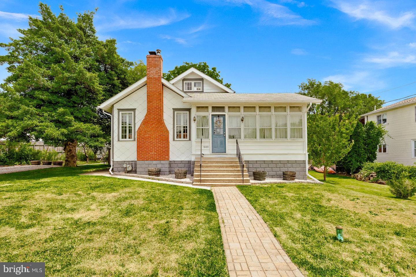 949 Edgewood Avenue