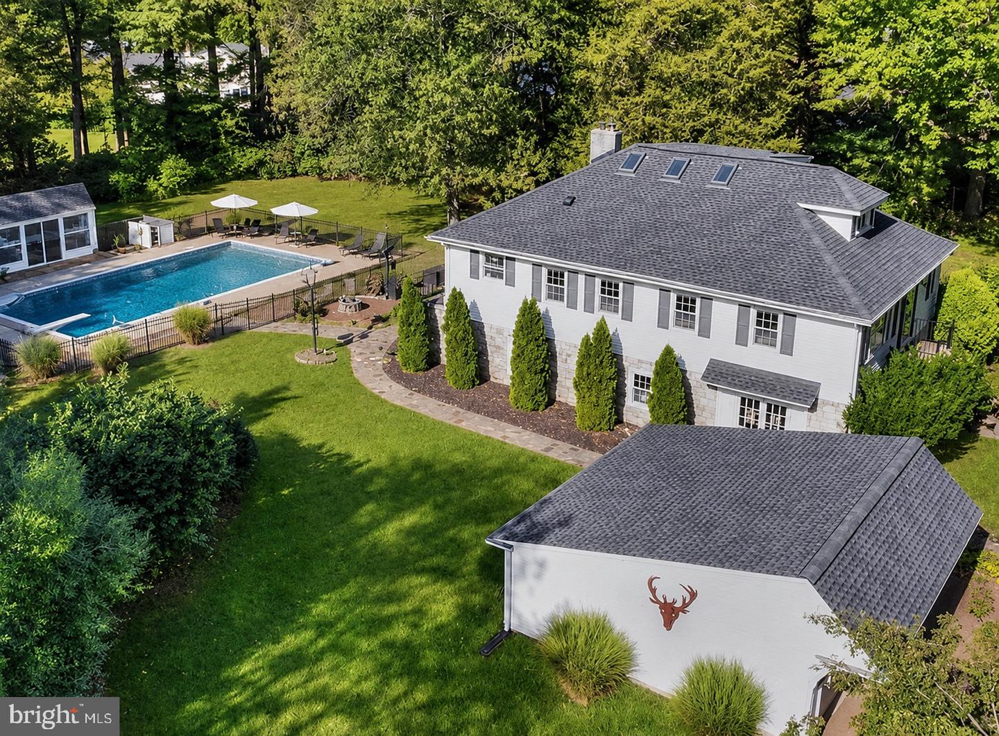 713 Ardsley Ct
