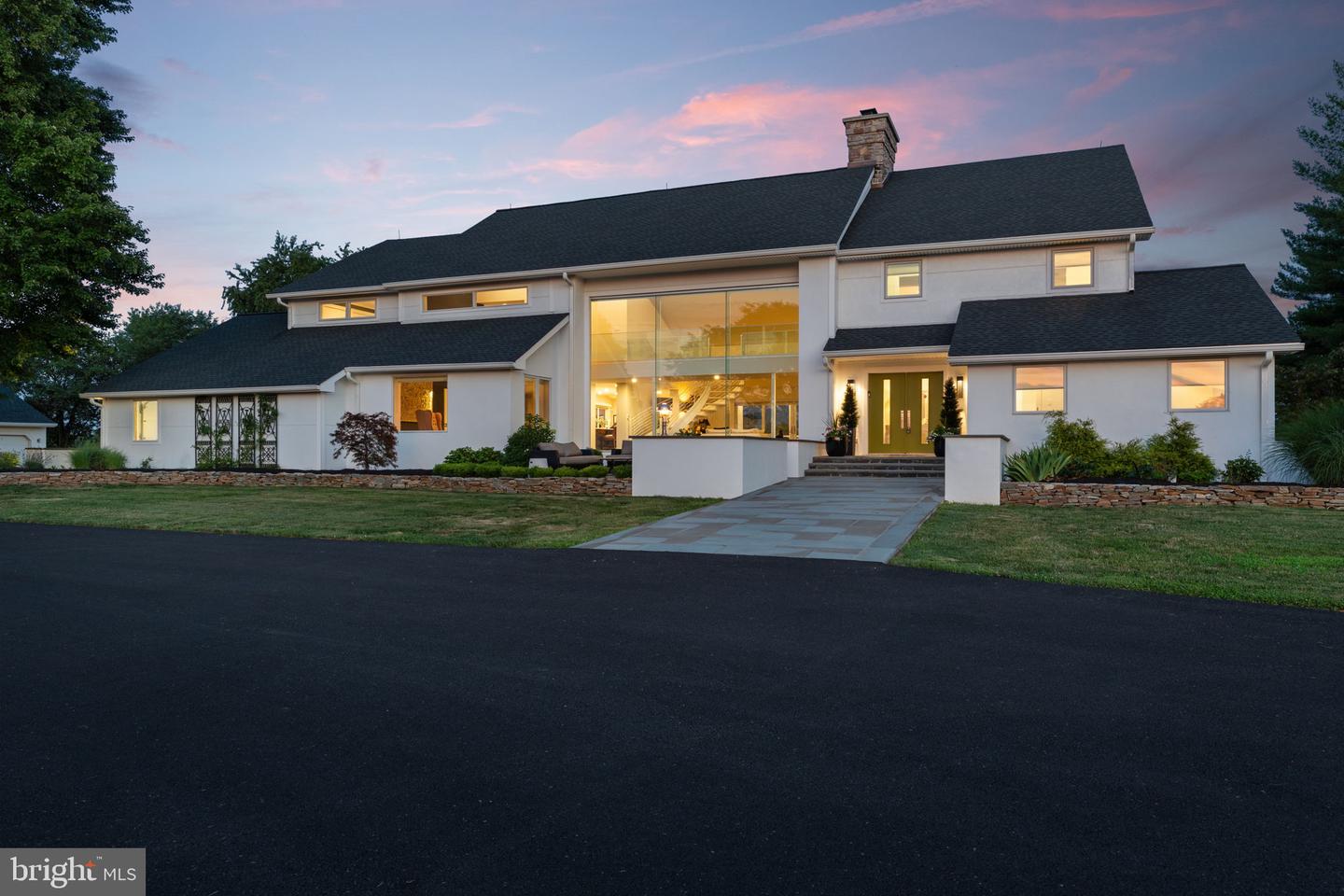 1088 Highland Road, Newtown