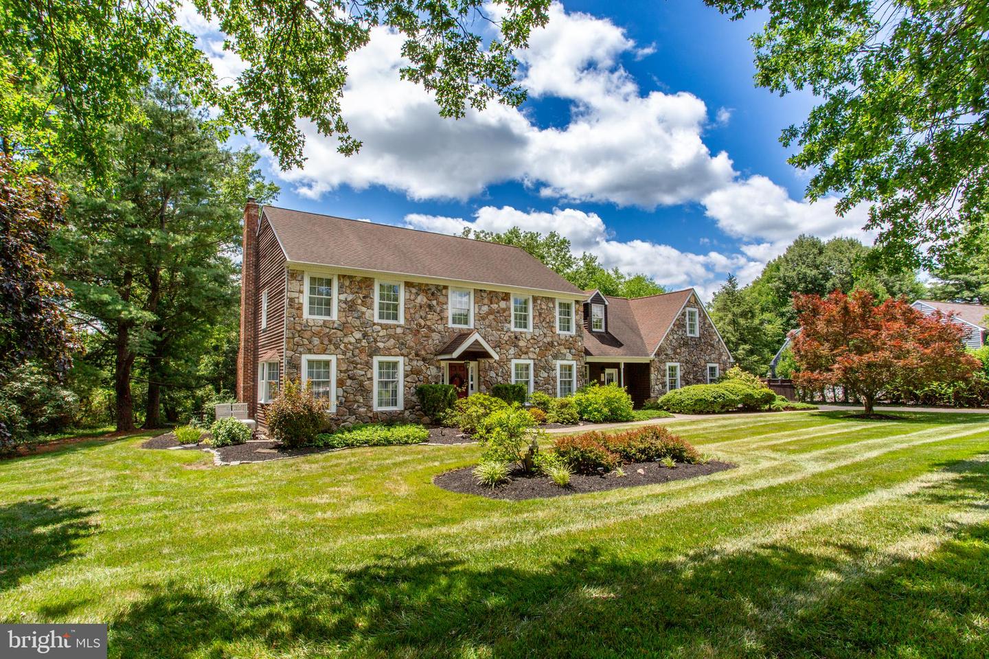 950 Camelot Road