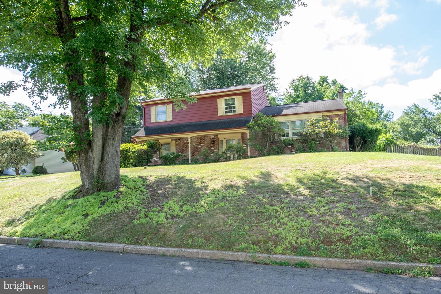 2527 Arrowhead Drive
