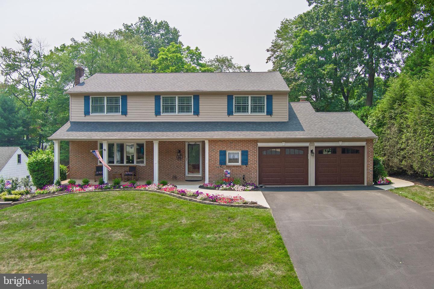 895 Sycamore Drive, Southampton