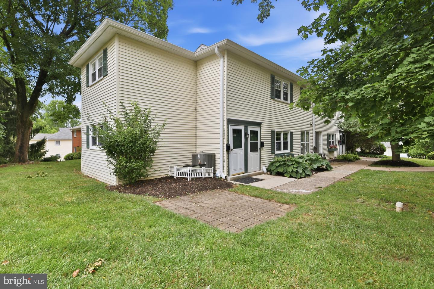 701 Yardley Cmns