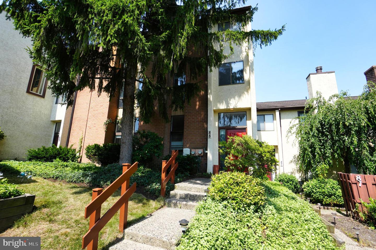 88 Palace Court