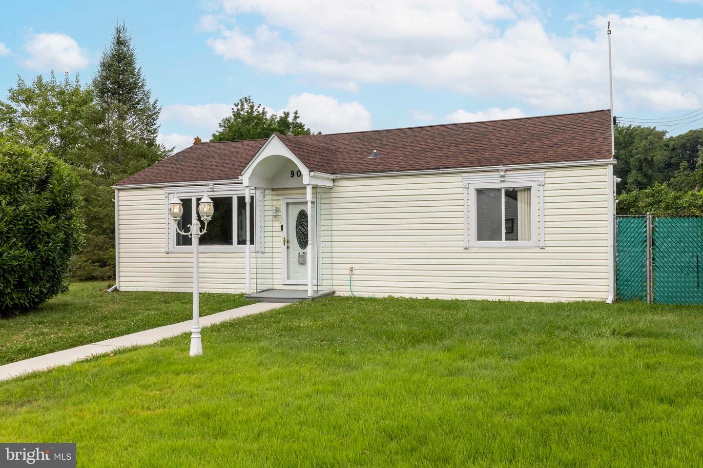 906 Oak Terrace