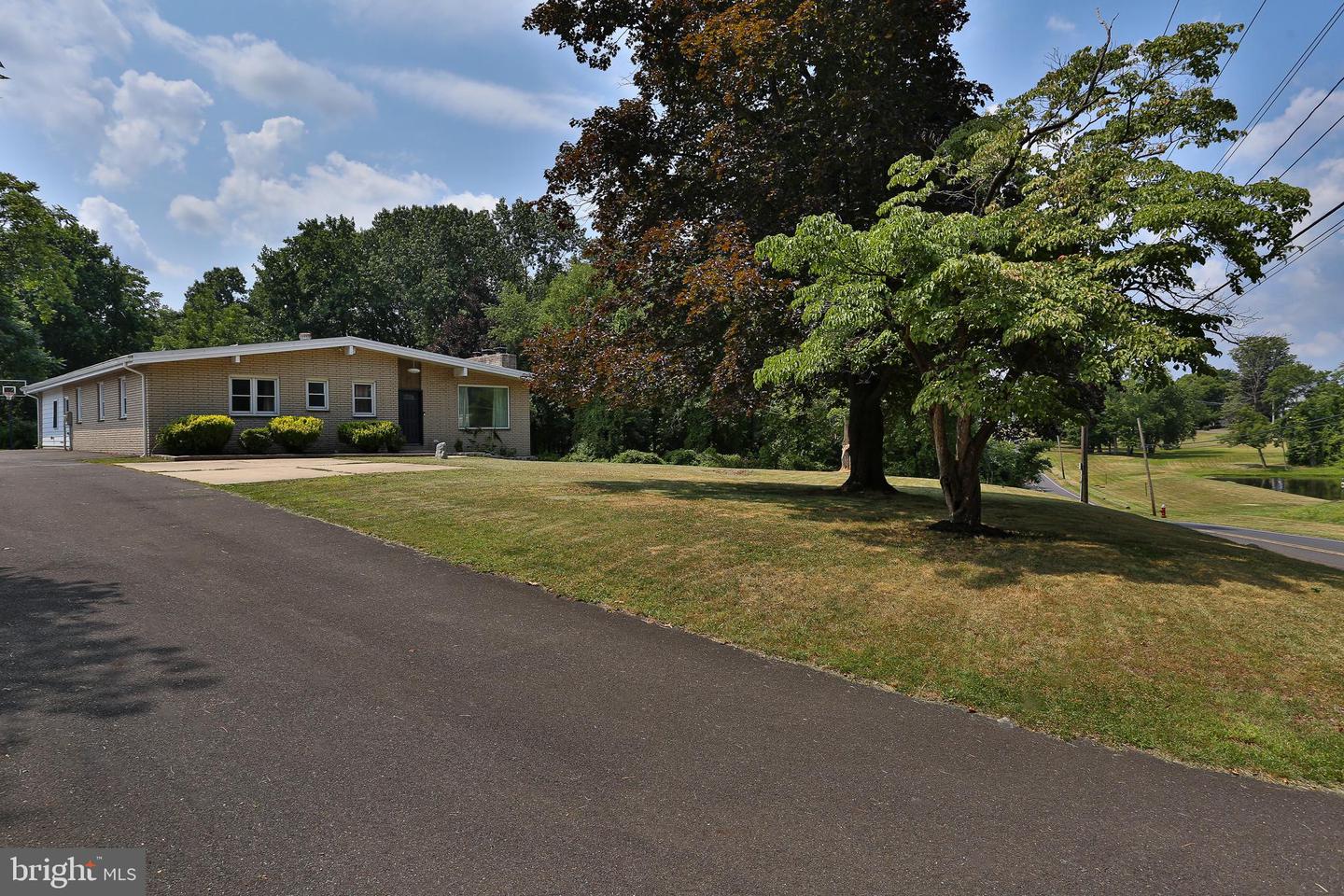 2337 Brownsville Road