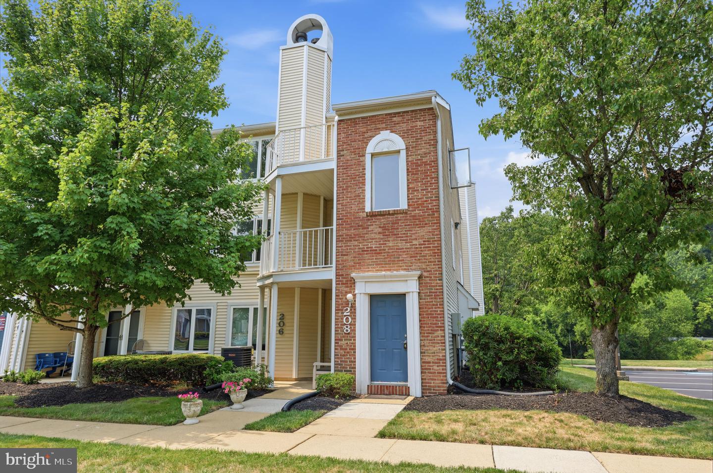 208 Devon Way, Levittown