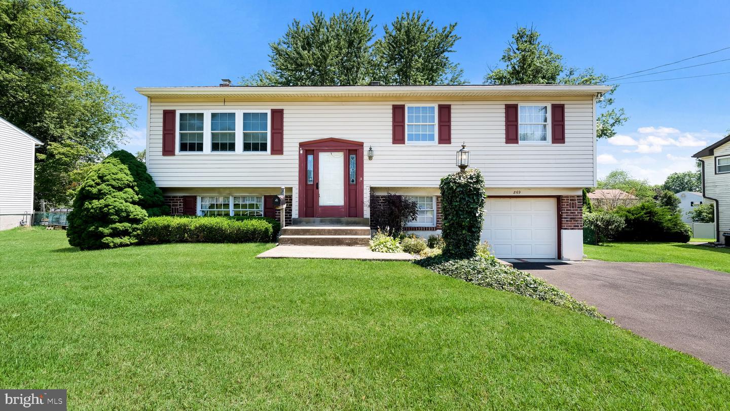 869 Longstreth Road, Warminster
