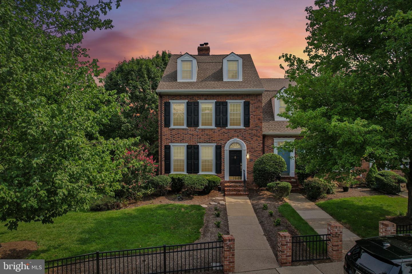 25 Commanders Drive