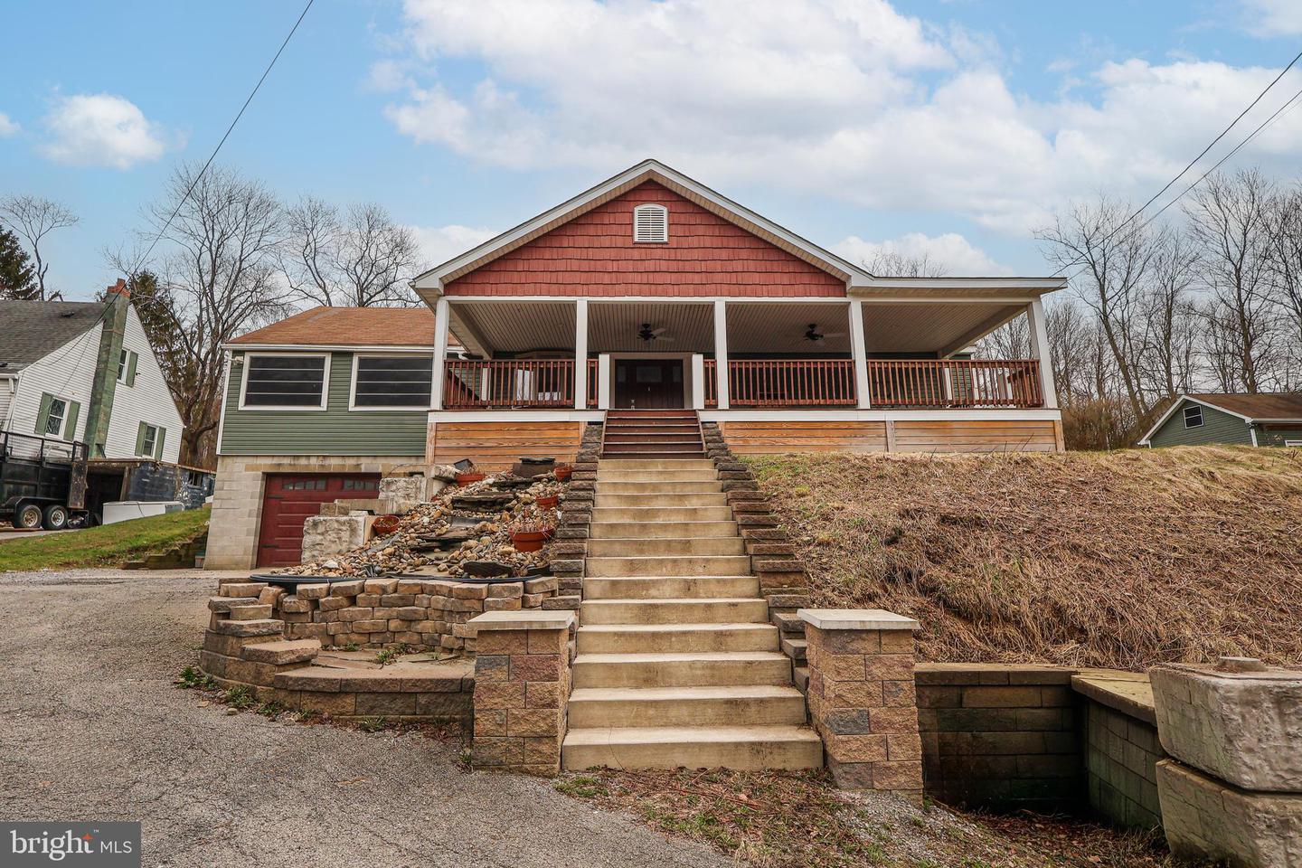 989 Blackhawk Road