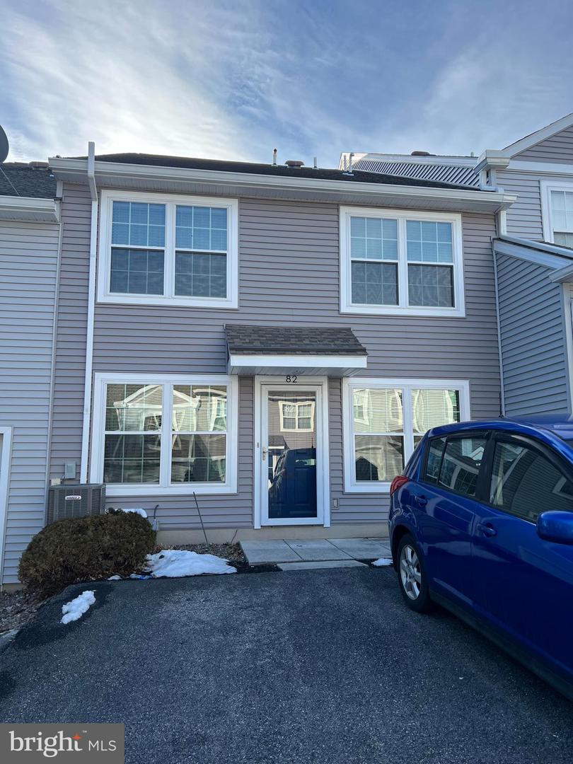 82 Courtyard Drive, Carlisle