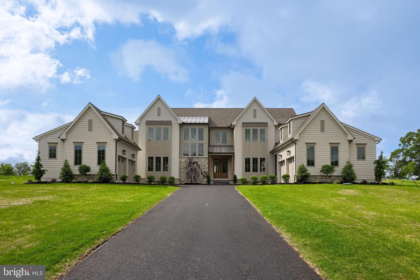 11 Sailfish Drive, Mechanicsburg