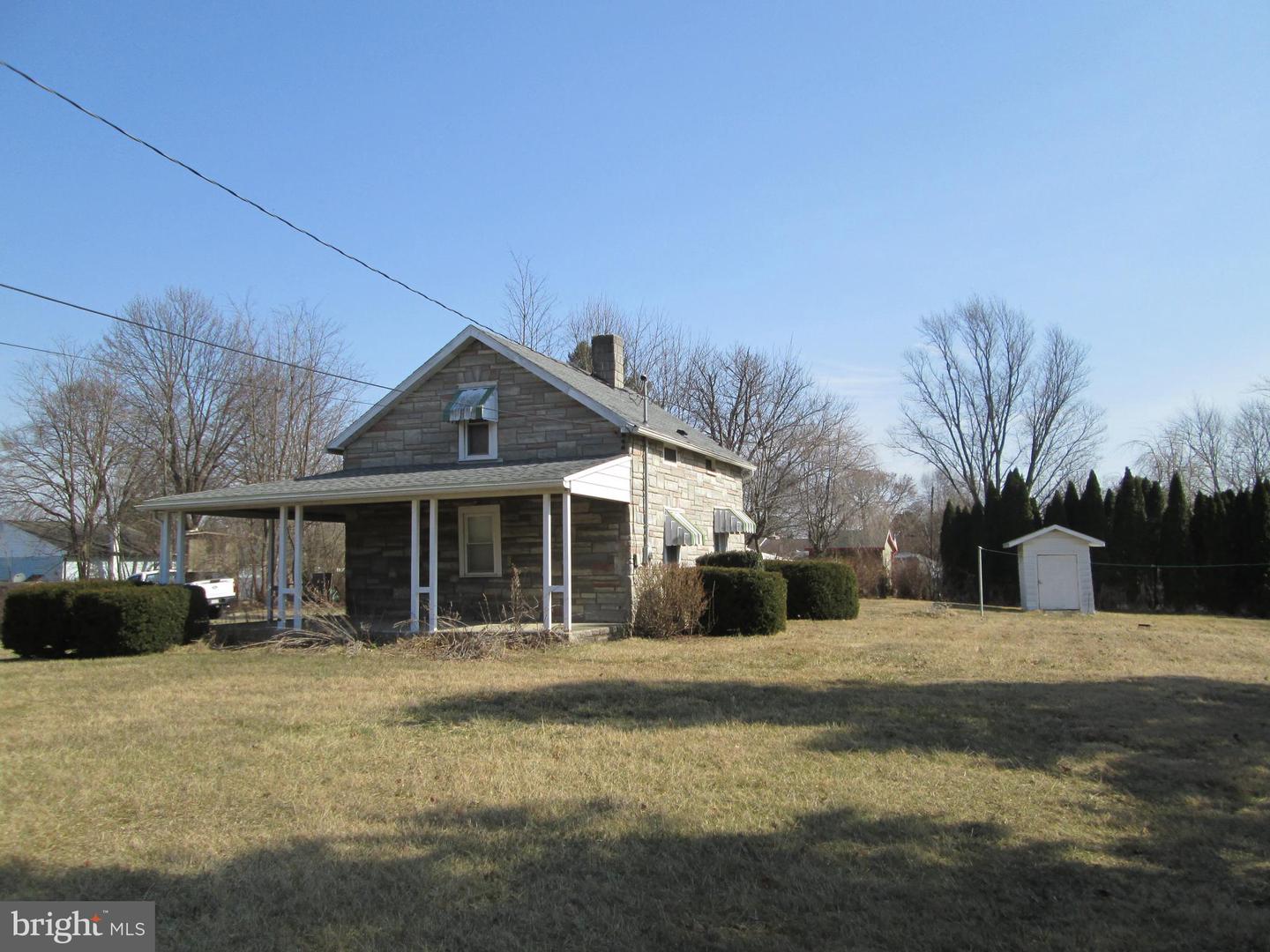 1422 Walnut Bottom Road, Carlisle