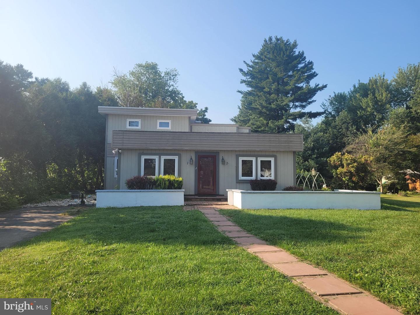 911 Nixon Drive, Mechanicsburg