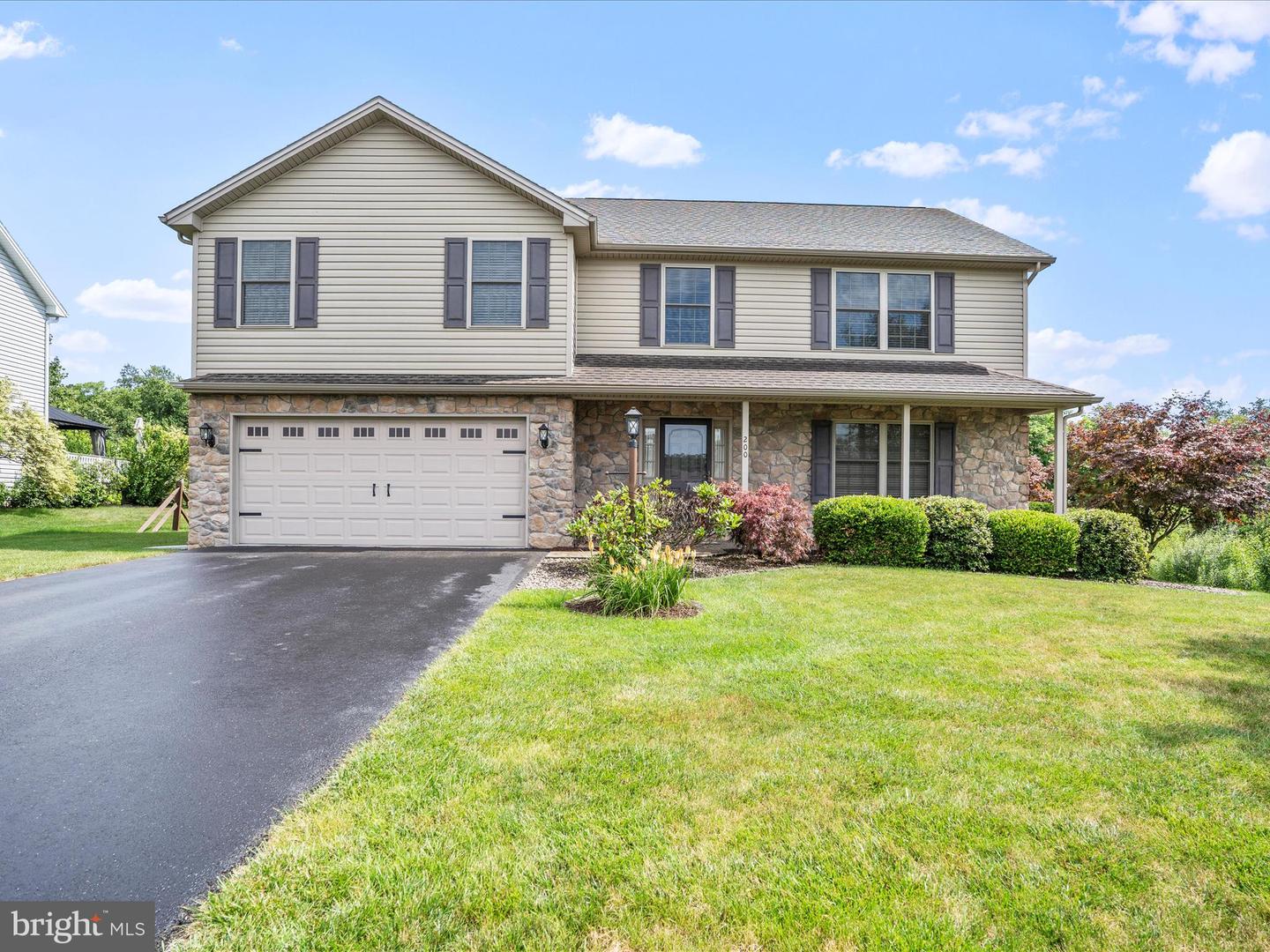 200 Westgate Drive, Mount Holly Springs