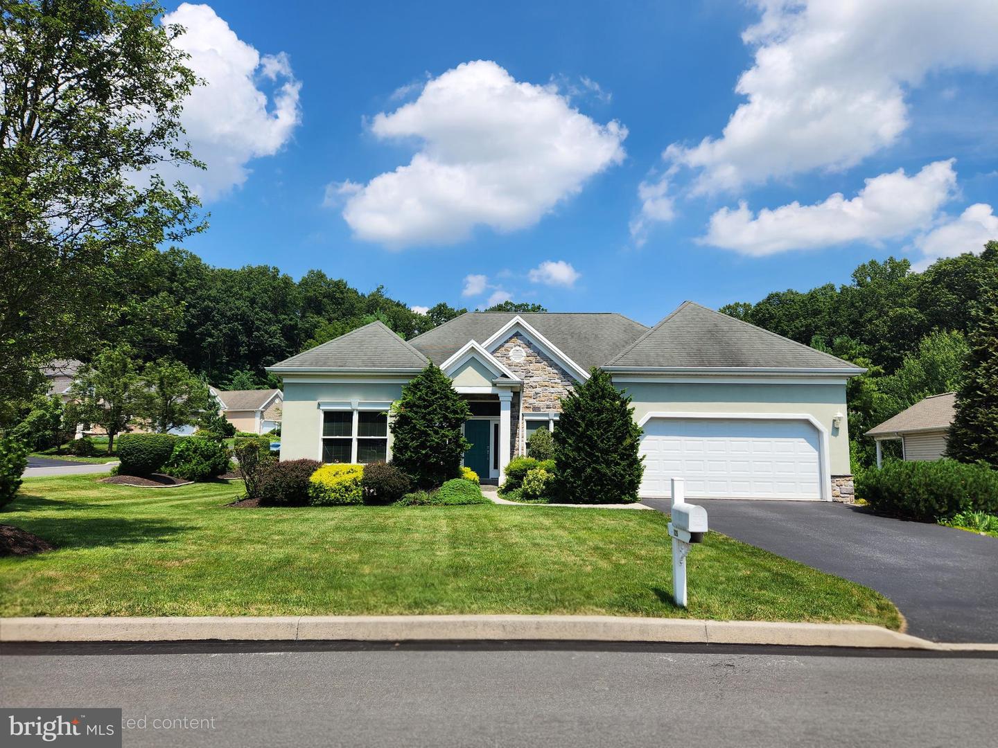 125 Windrush Lane, Mechanicsburg