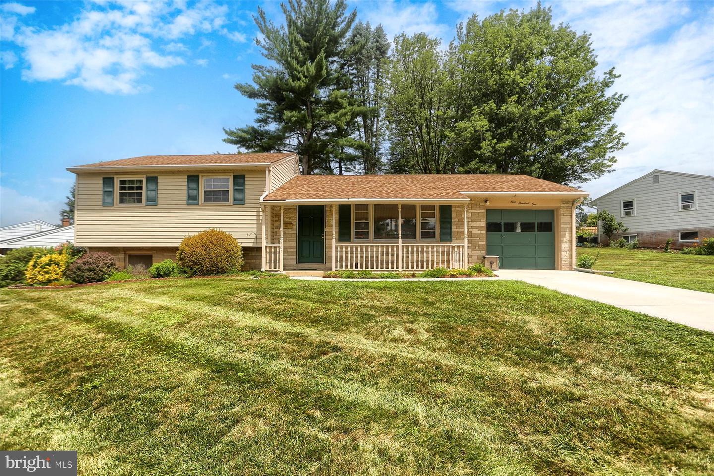 901 W Foxcroft Drive, Camp Hill