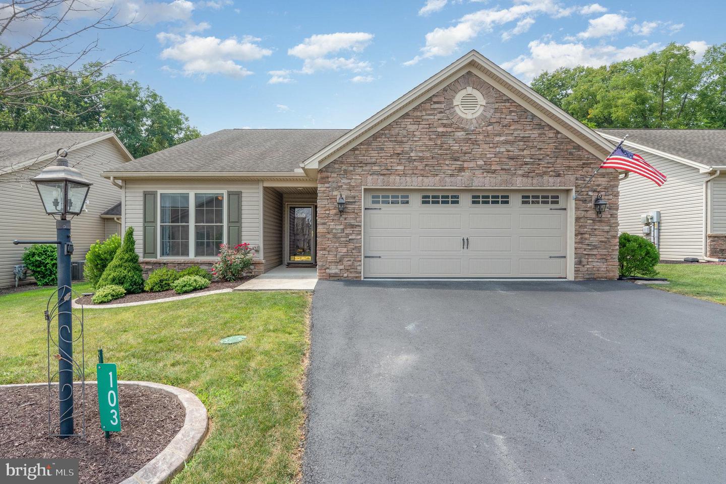 103 Thorncroft Drive, Mechanicsburg