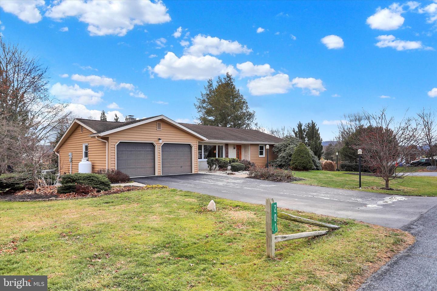 201 Westview Drive, Mechanicsburg