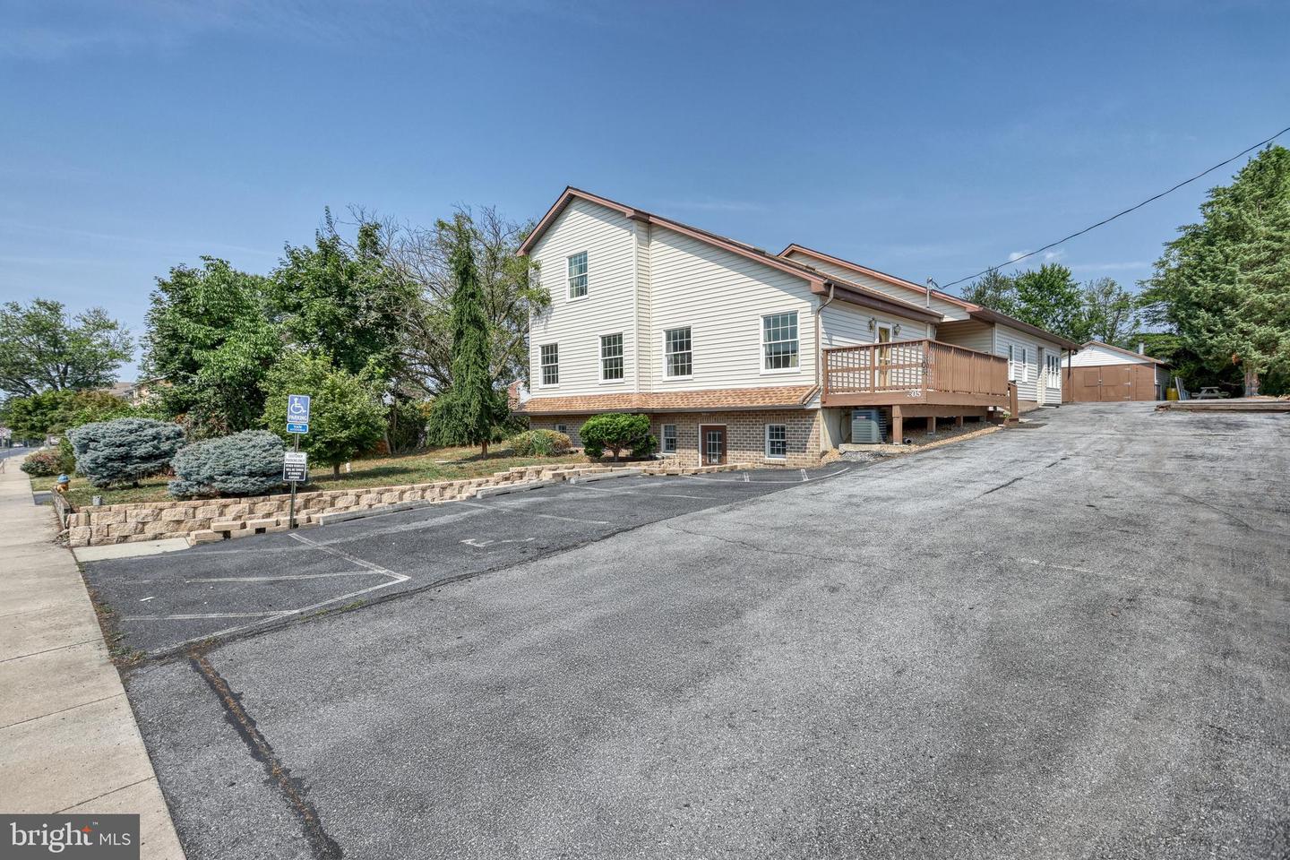 305 W Shady Ln