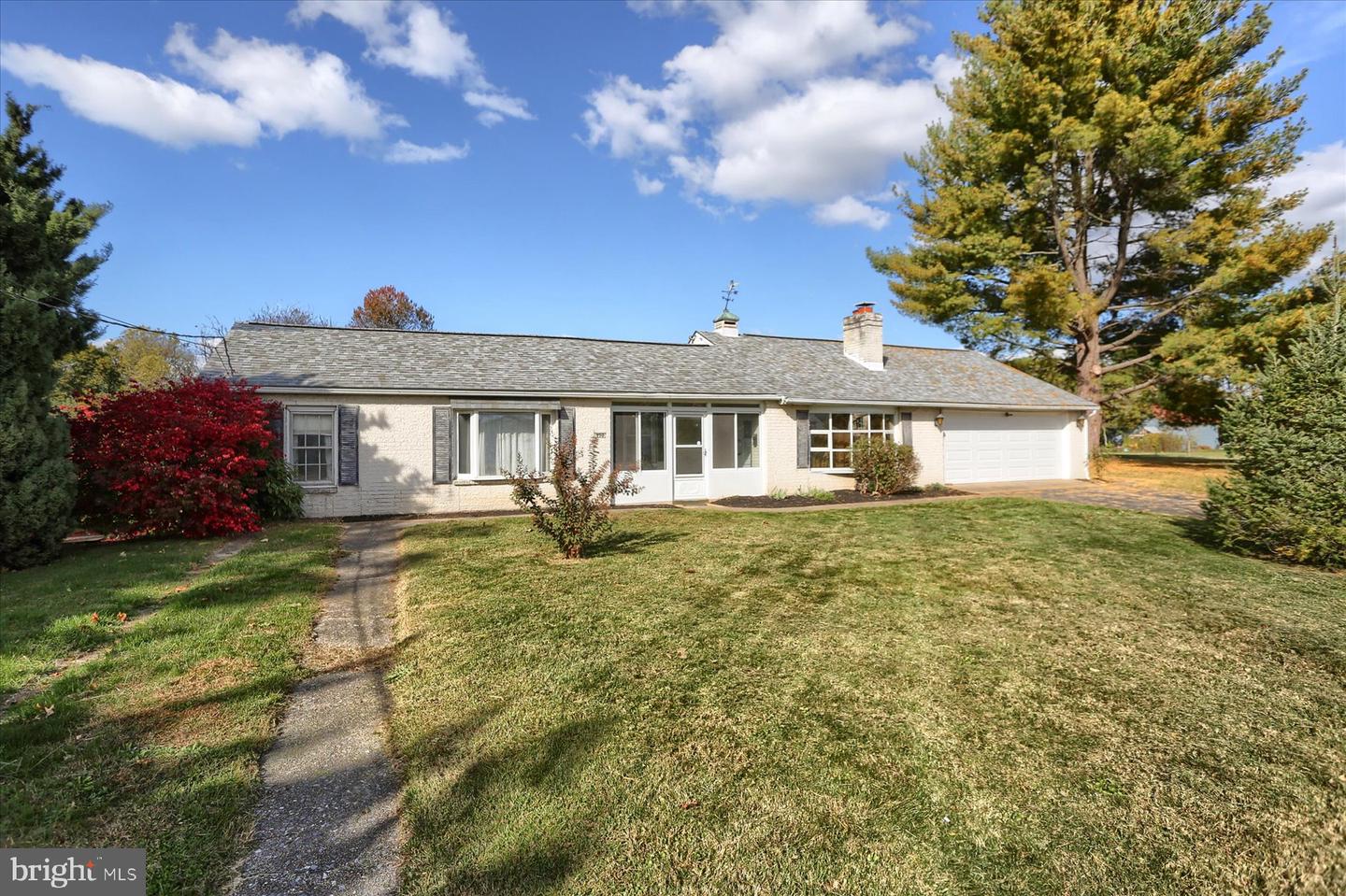 950 W Trindle Road, Mechanicsburg