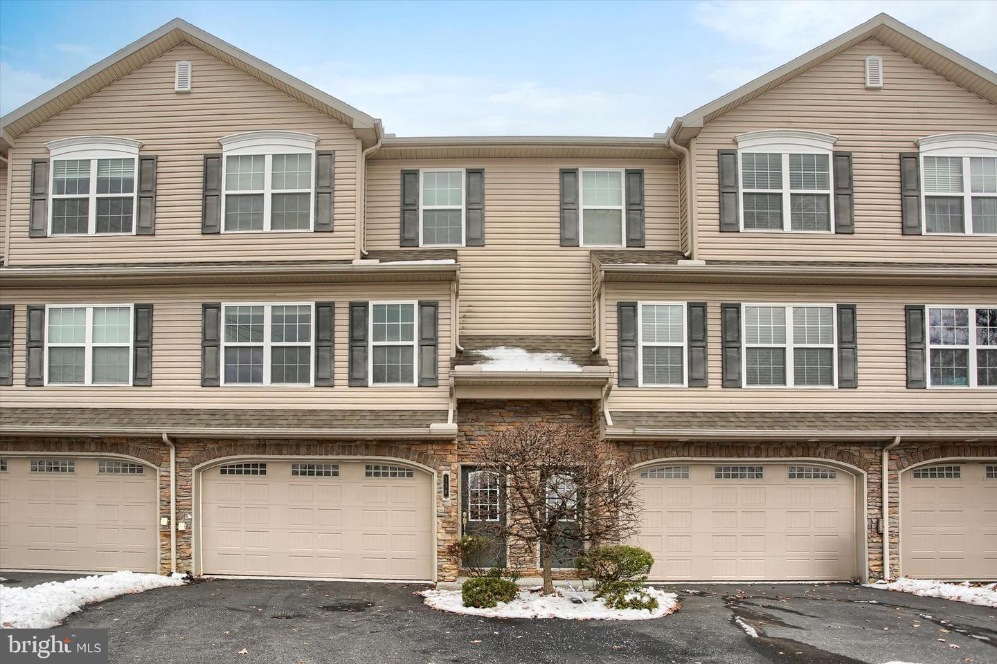110 Old Schoolhouse Lane, Mechanicsburg