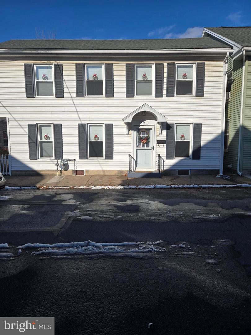121 E Locust Street, Mechanicsburg