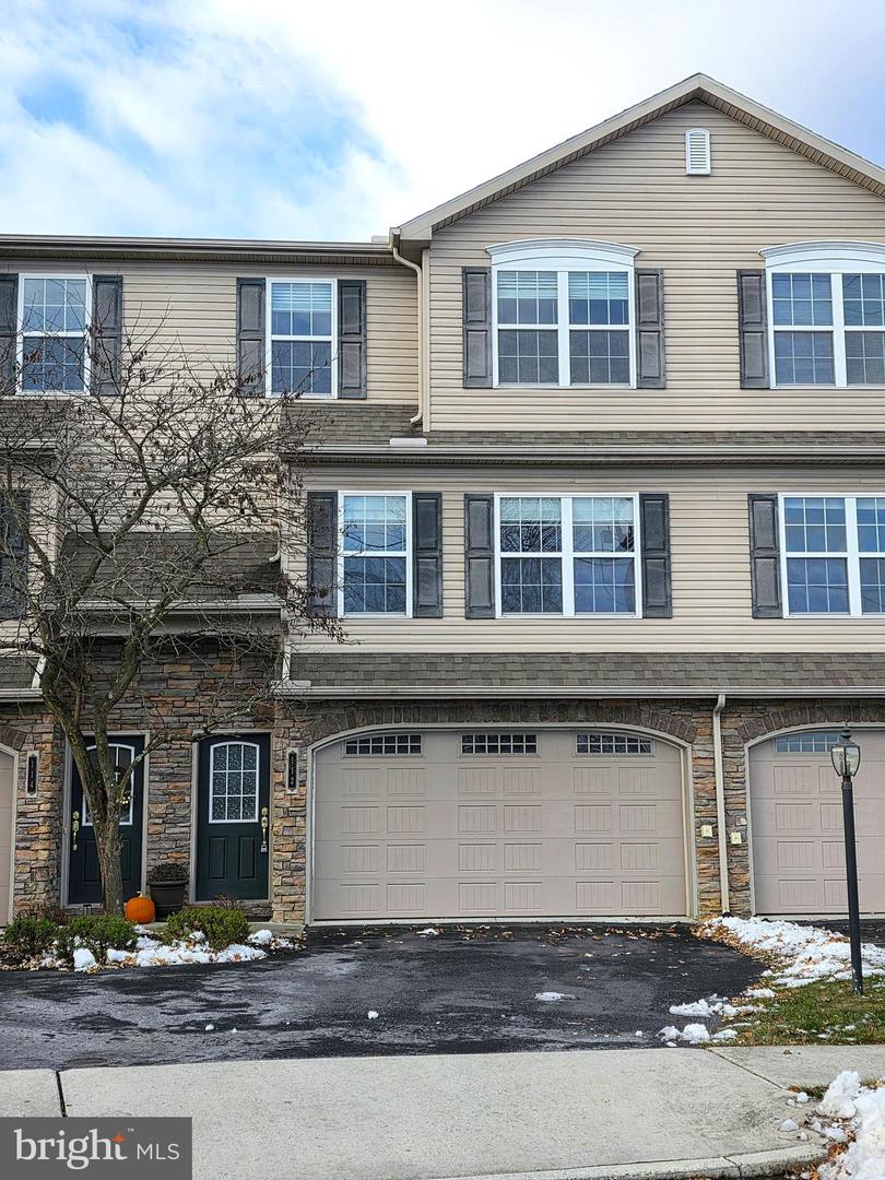 112 Old Schoolhouse Lane, Mechanicsburg