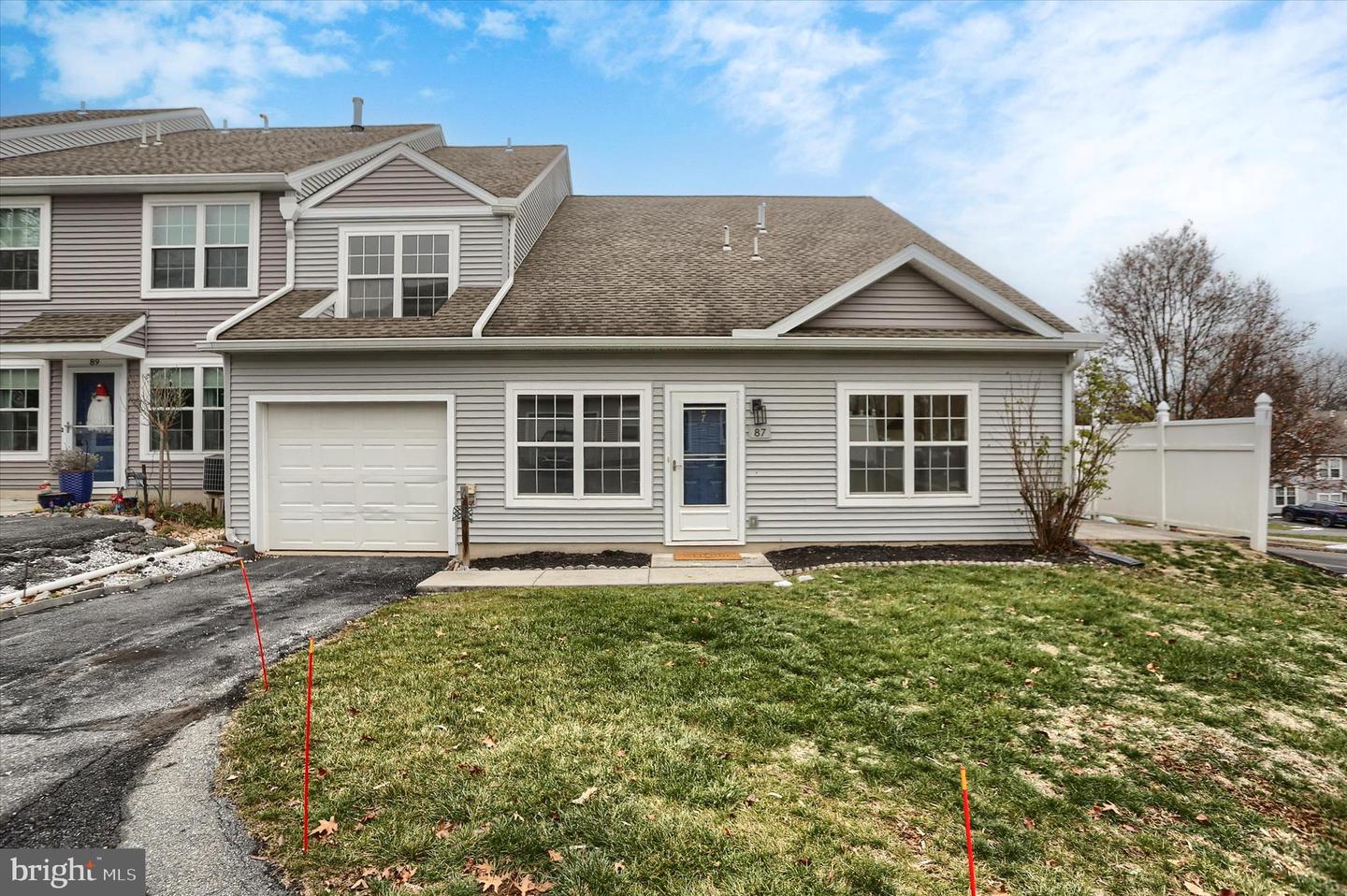 87 Courtyard Drive, Carlisle