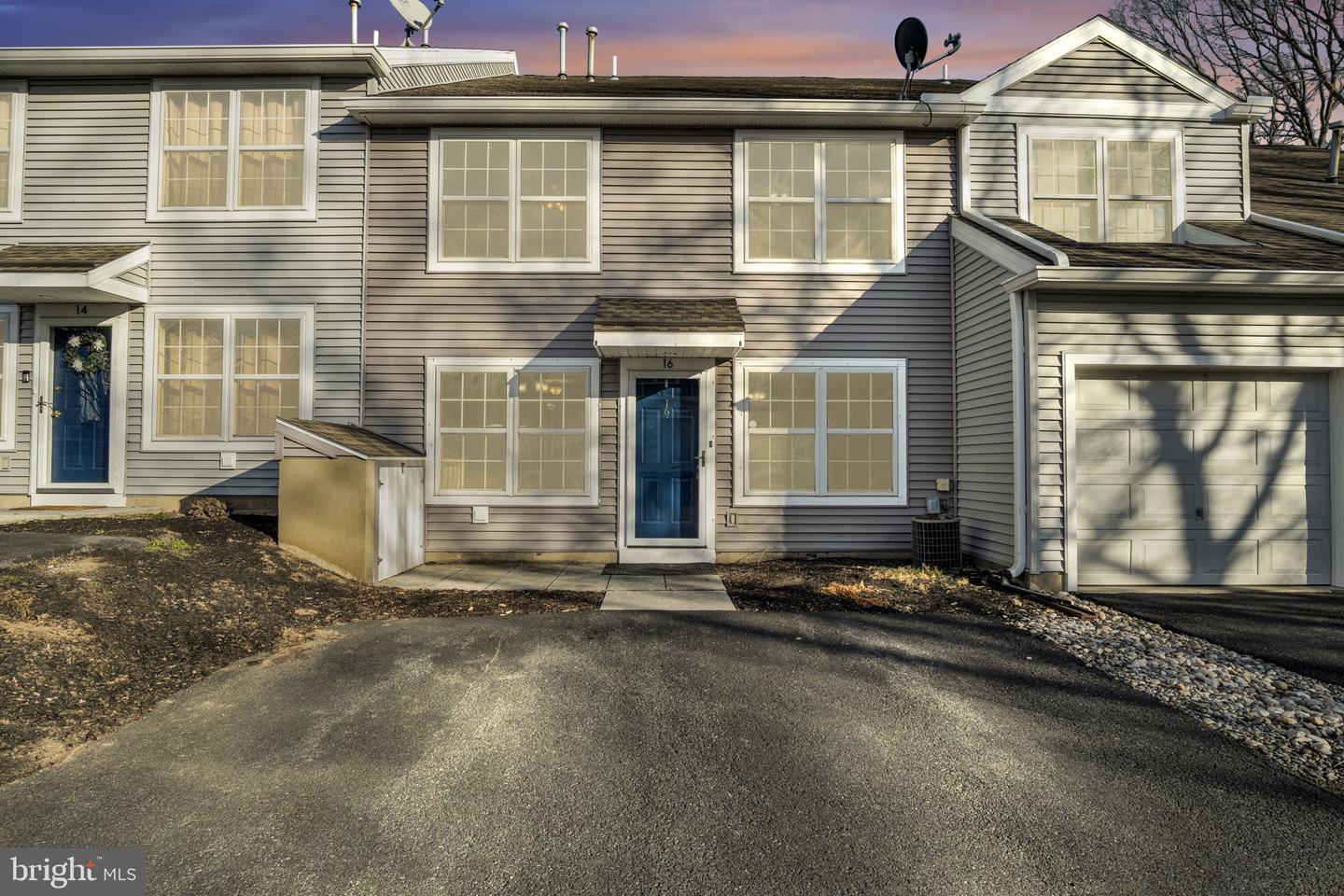 16 Courtyard Drive, Carlisle