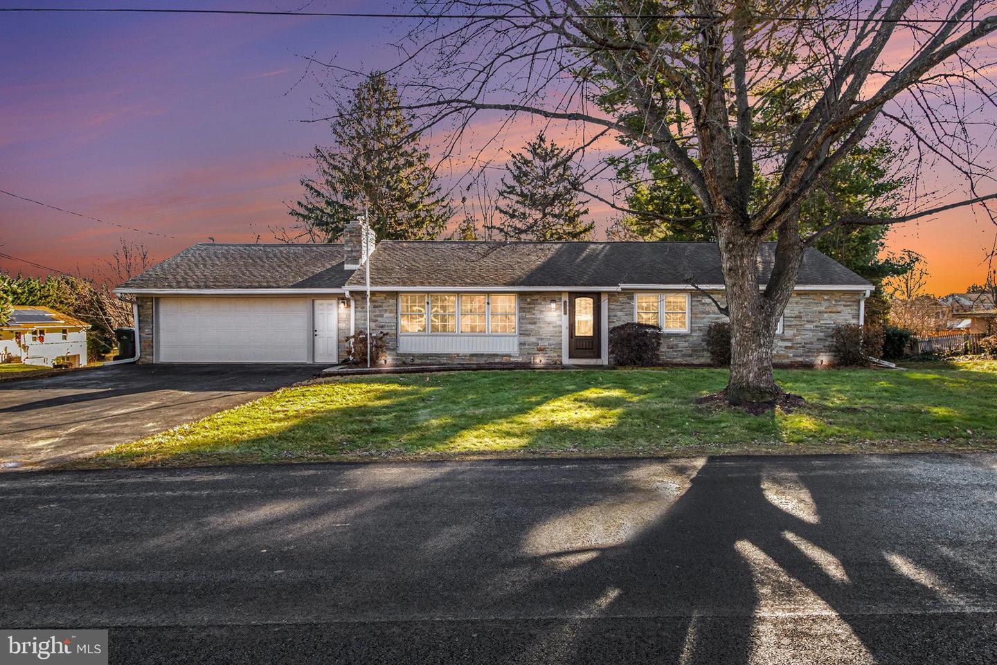 14 Greenway Drive, Mechanicsburg