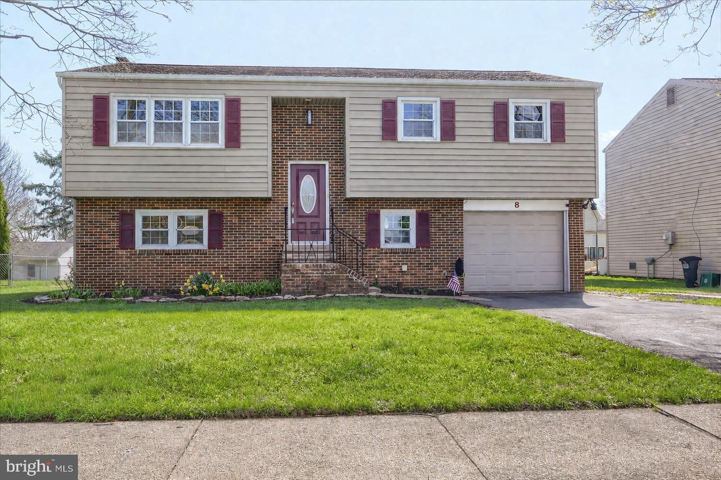 8 Edgewood Drive, Mechanicsburg