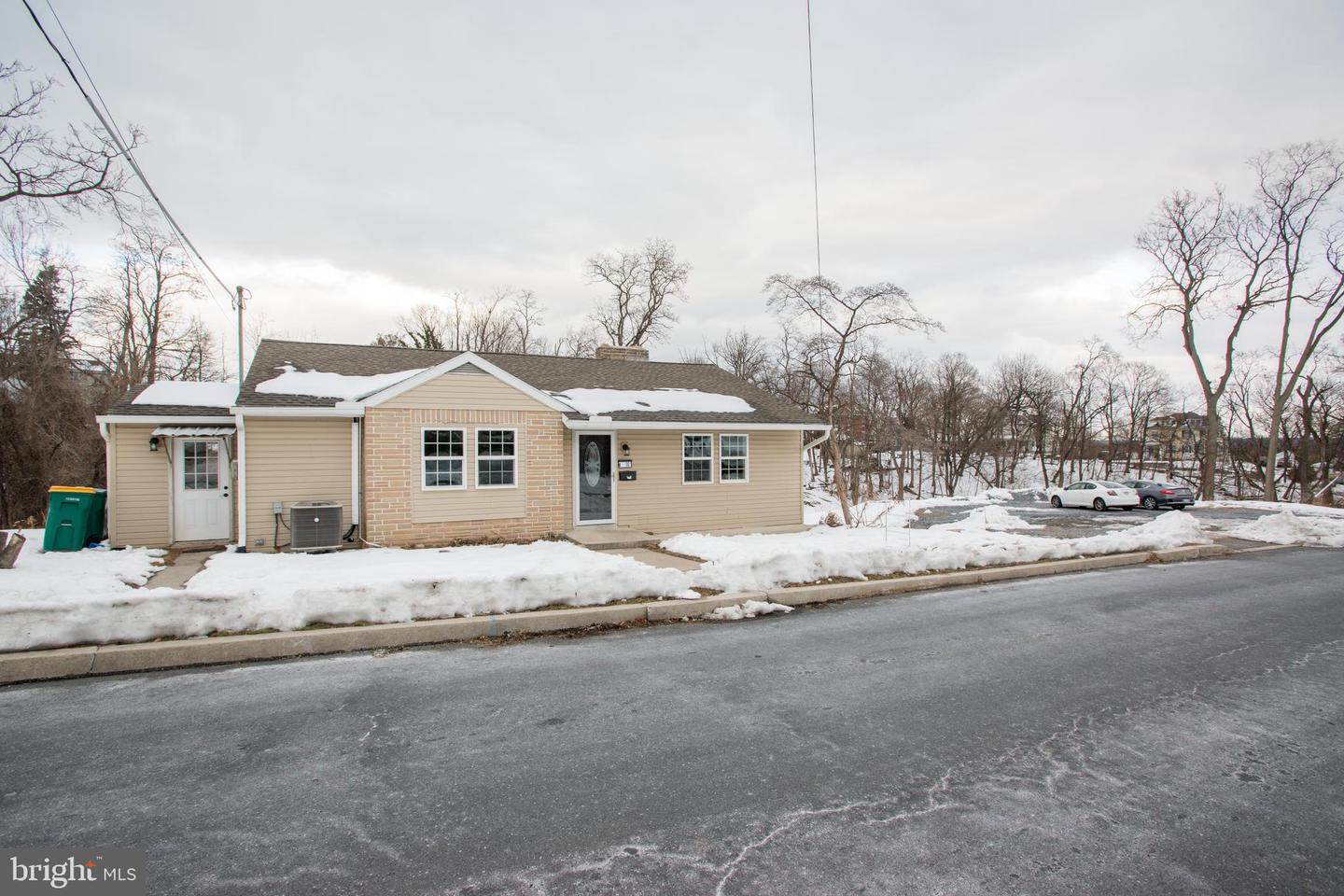 99 E Perry Street, Enola