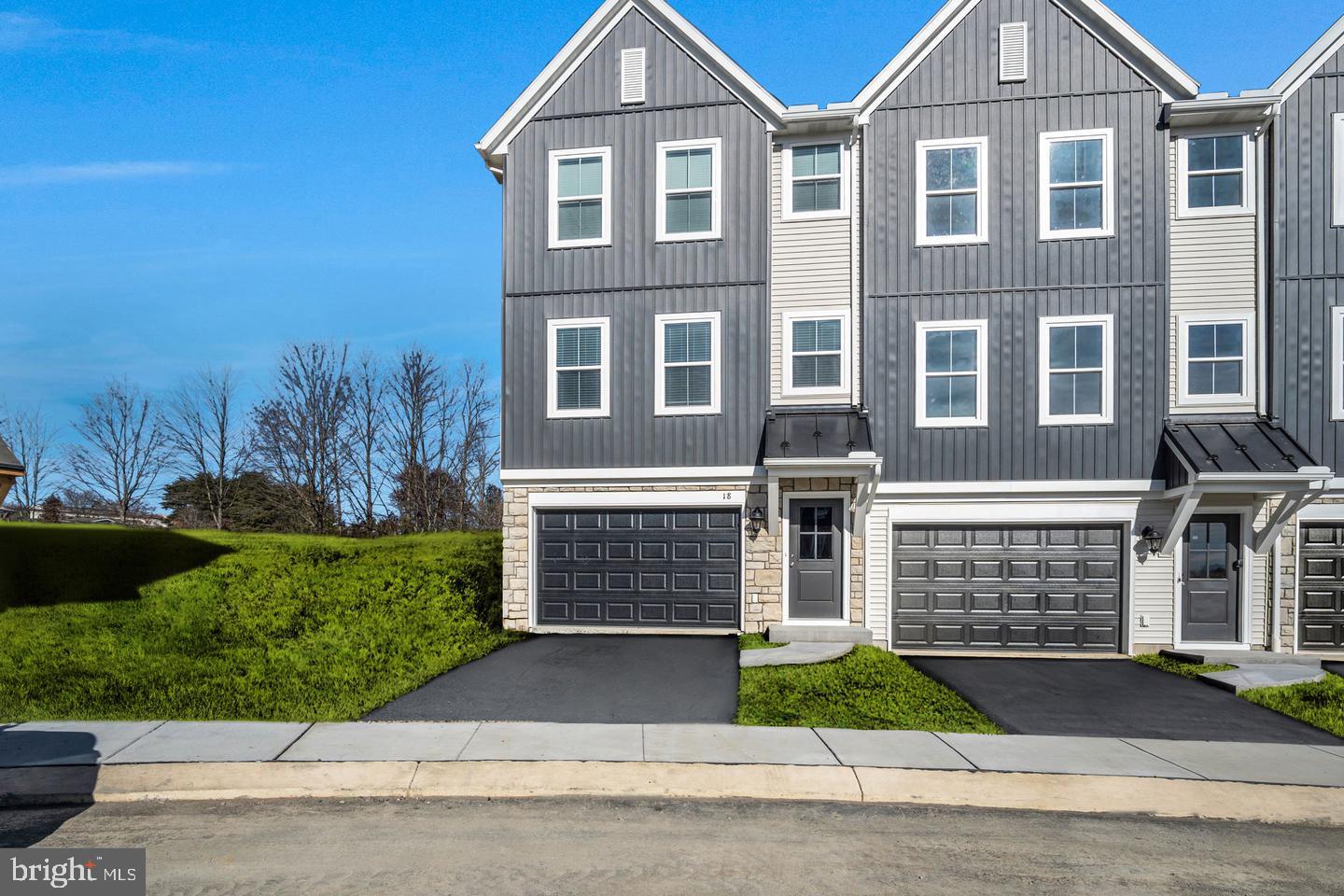 18 Morgan Circle #006-01