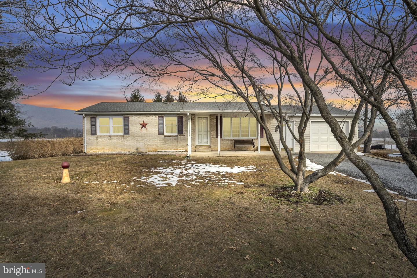 647 N Middle Road, Newville