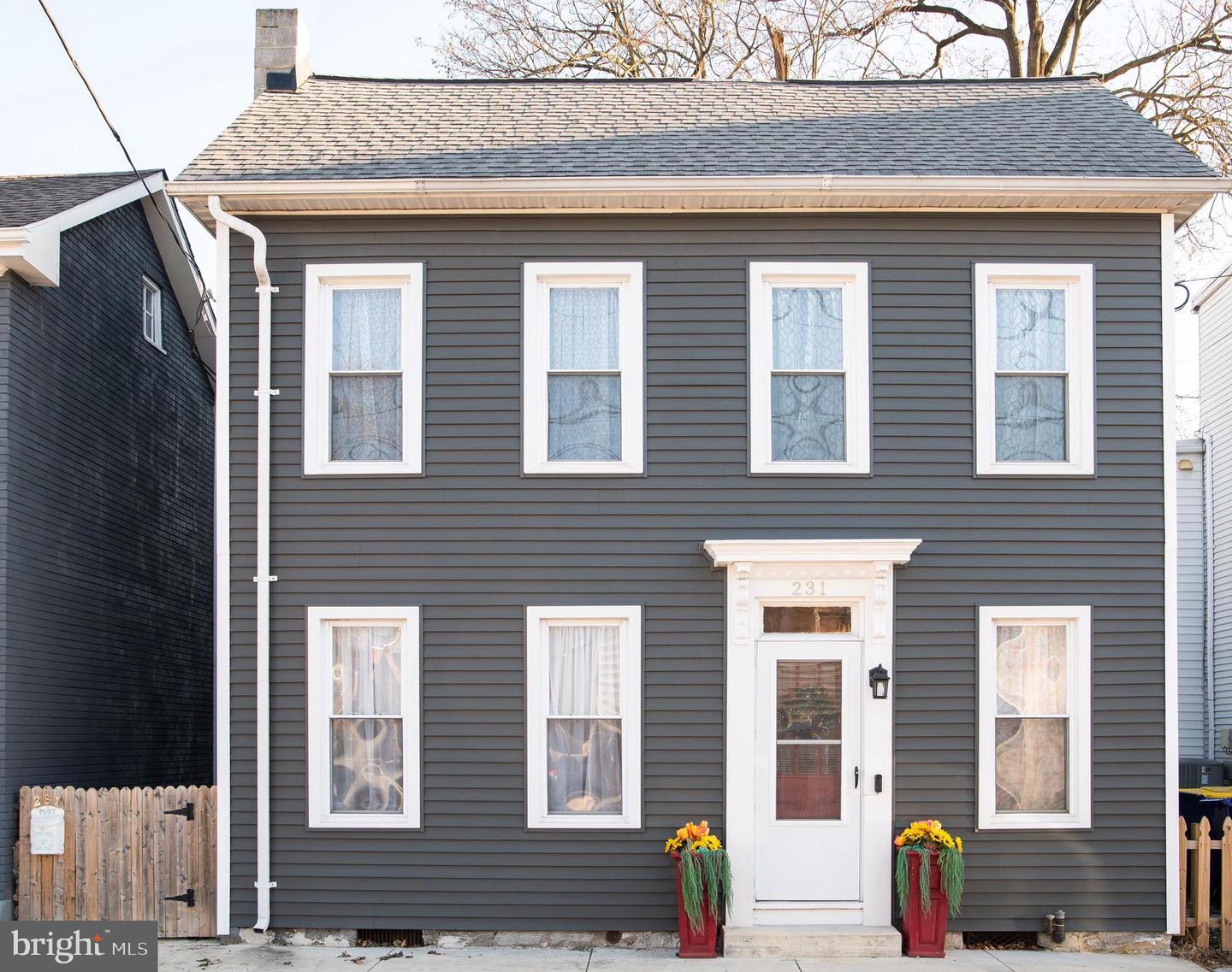 231 W Locust Street, Mechanicsburg